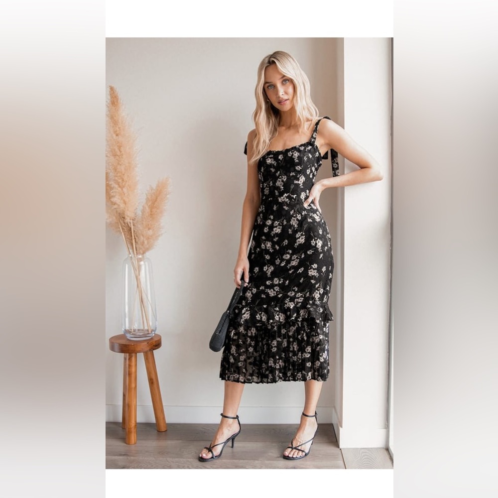 Lulus Large Terrace Views Black Floral Printed Tiered Midi Dress